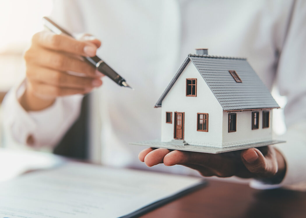 What Is A Mortgage Broker & Should You Use One?