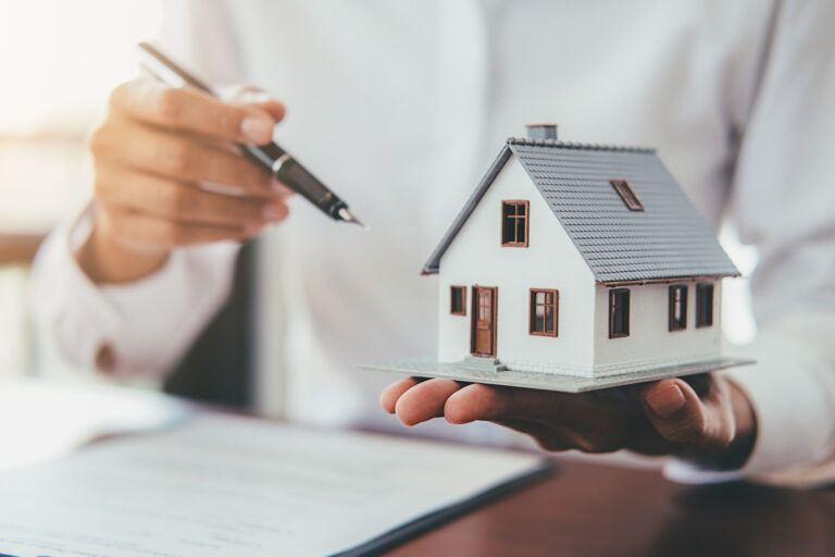 What Is A Mortgage Broker & Should You Use One?